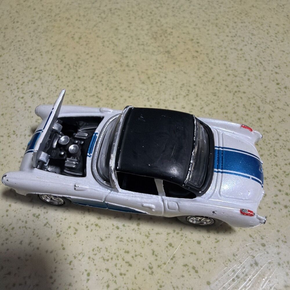 Johnny Lightning American Graffiti 1957 White Chevrolet Corvette 1:64 Diecast